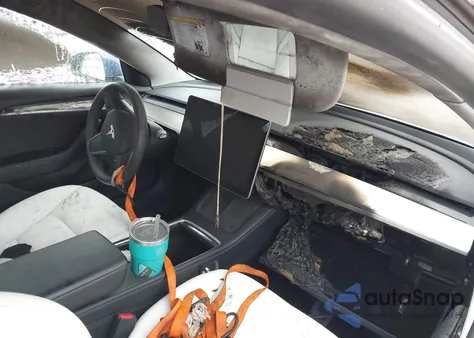 2022 Tesla Model 3 Performance Dual Motor All-Wheel Drive z USA, uszkodzony, nr VIN 5YJ3E1EC0NF354858